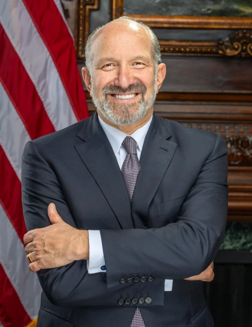 Headshot or formal portrait of Howard Lutnick